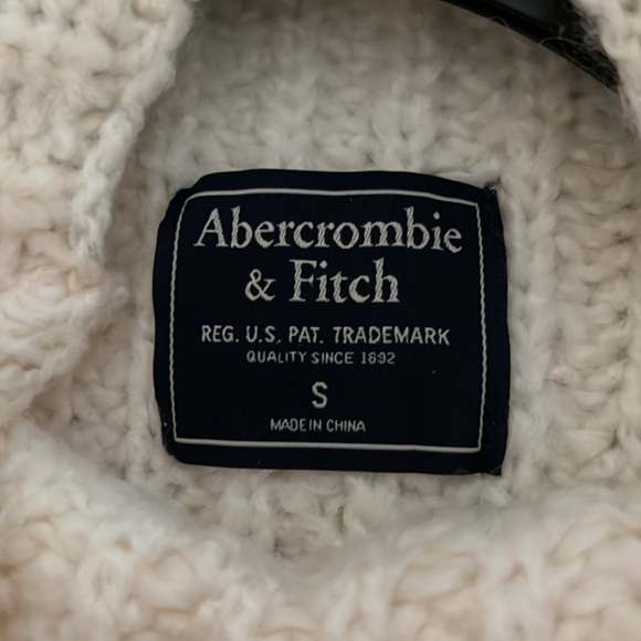 Abercrombie and Fitch sweater - Picture 6 of 8